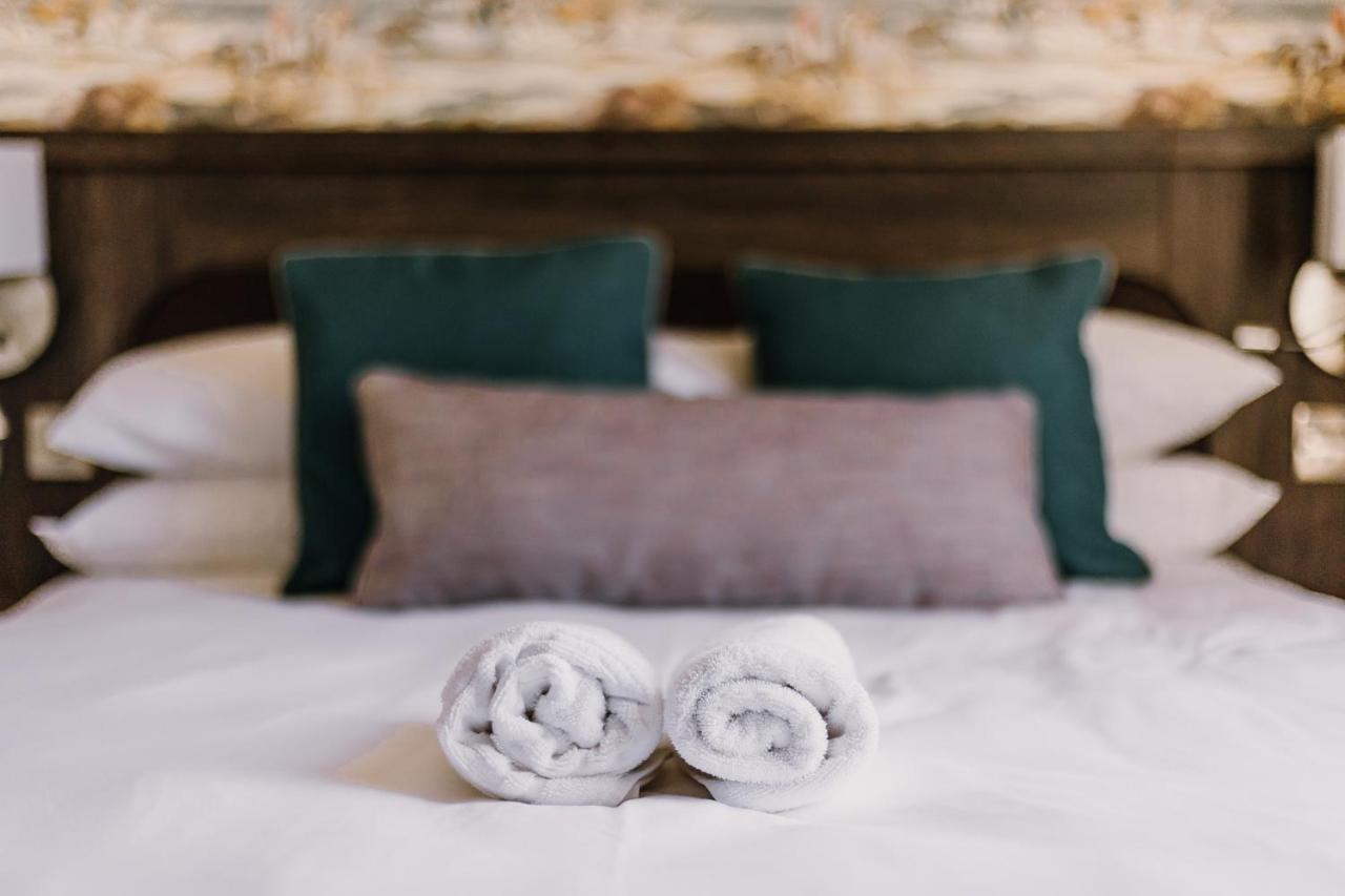 The Bull Hotel Стоуні-Стратфорд Екстер'єр фото