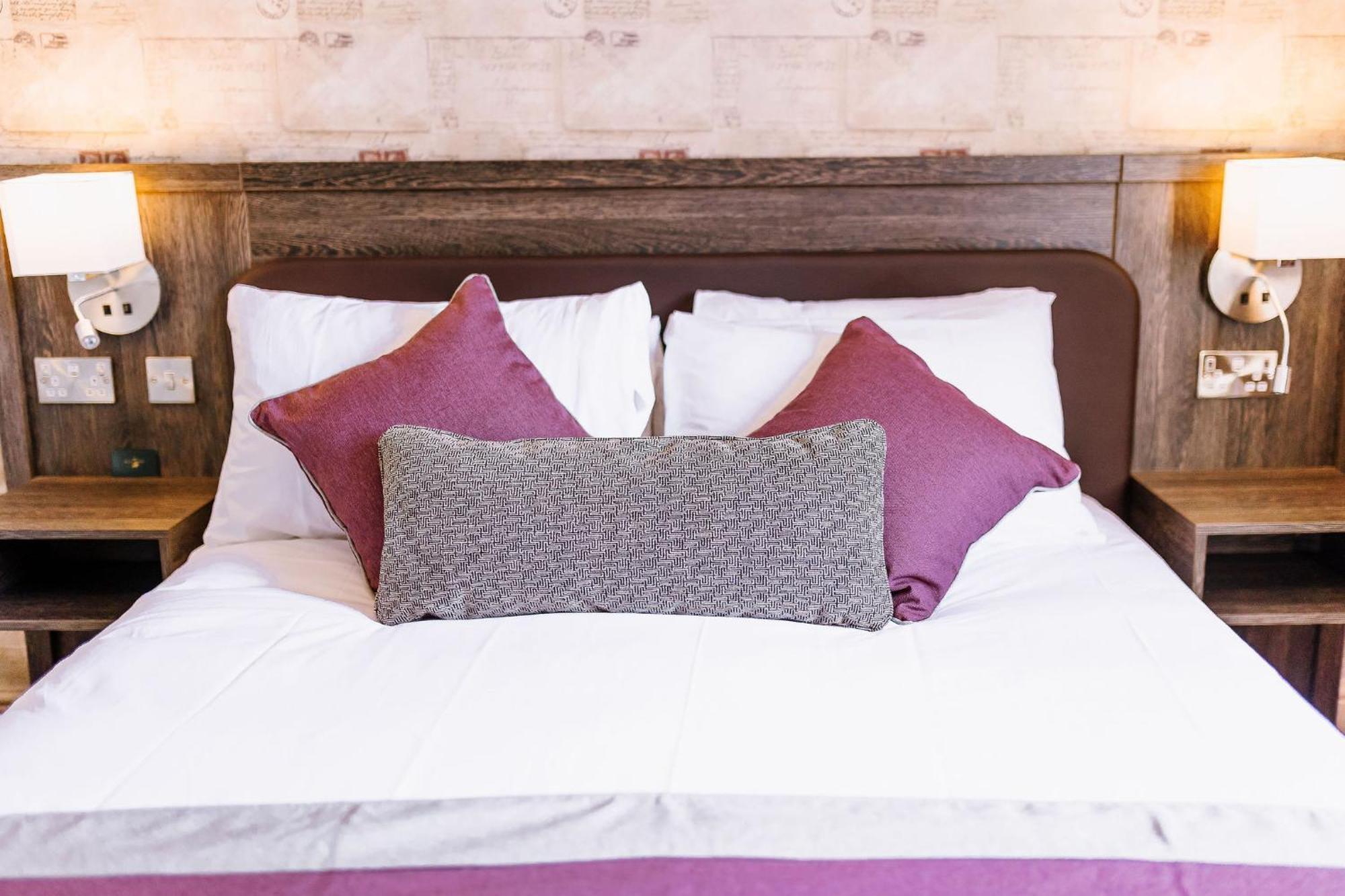The Bull Hotel Стоуні-Стратфорд Екстер'єр фото