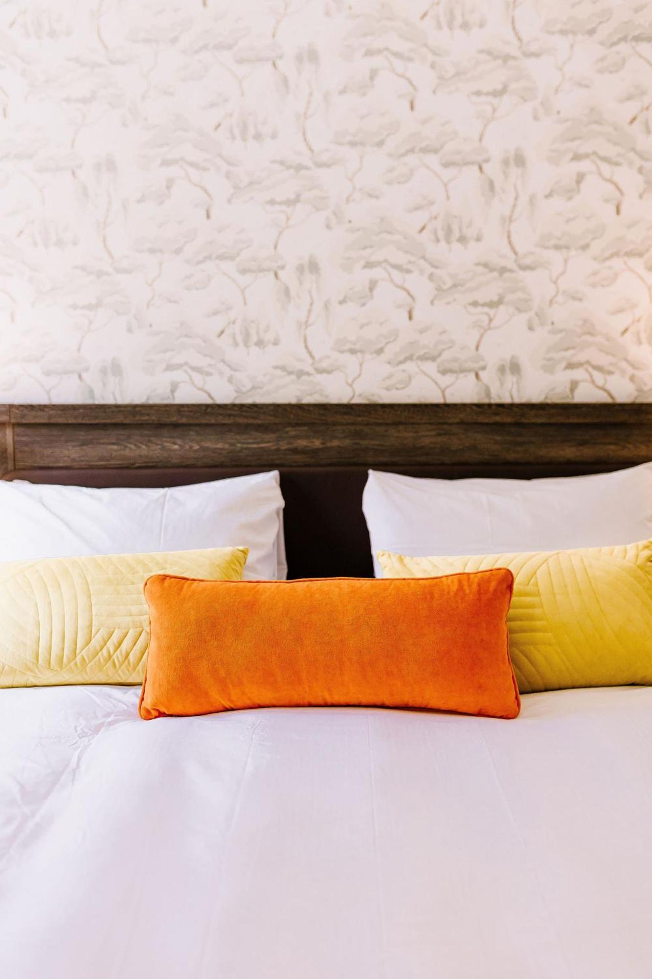 The Bull Hotel Стоуні-Стратфорд Екстер'єр фото