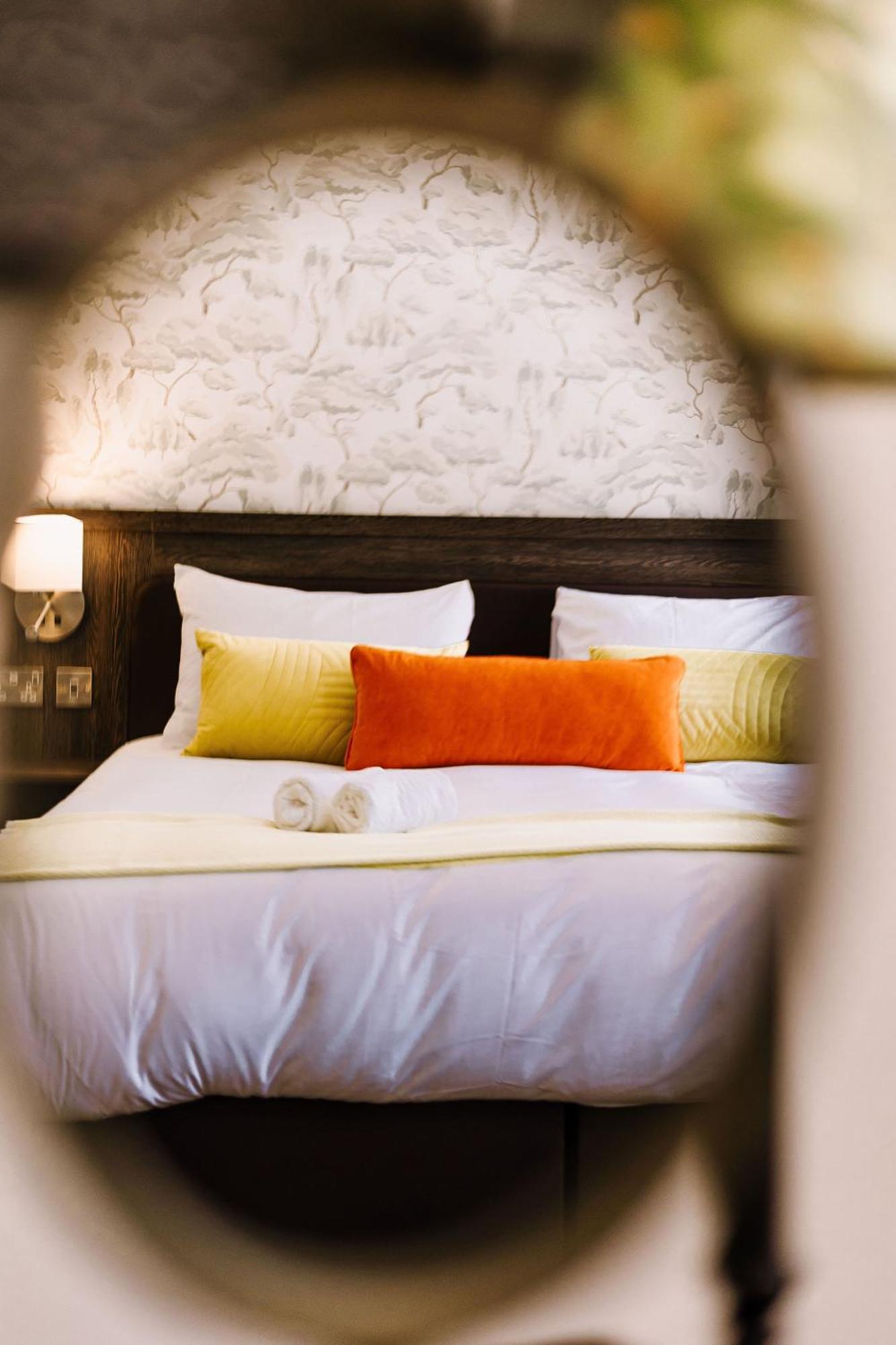 The Bull Hotel Стоуні-Стратфорд Екстер'єр фото
